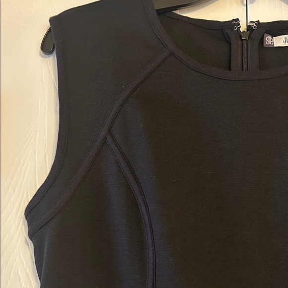 Jennifer Lopez Elegant Black Mini Dress - Picture 3 of 7